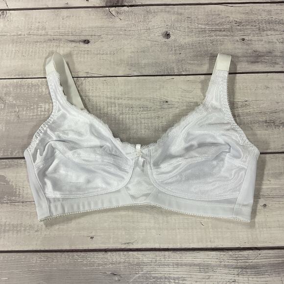 Nearly Me Mastectomy Bra Womens 34C White Wireless #6301 - Picture 1 of 8